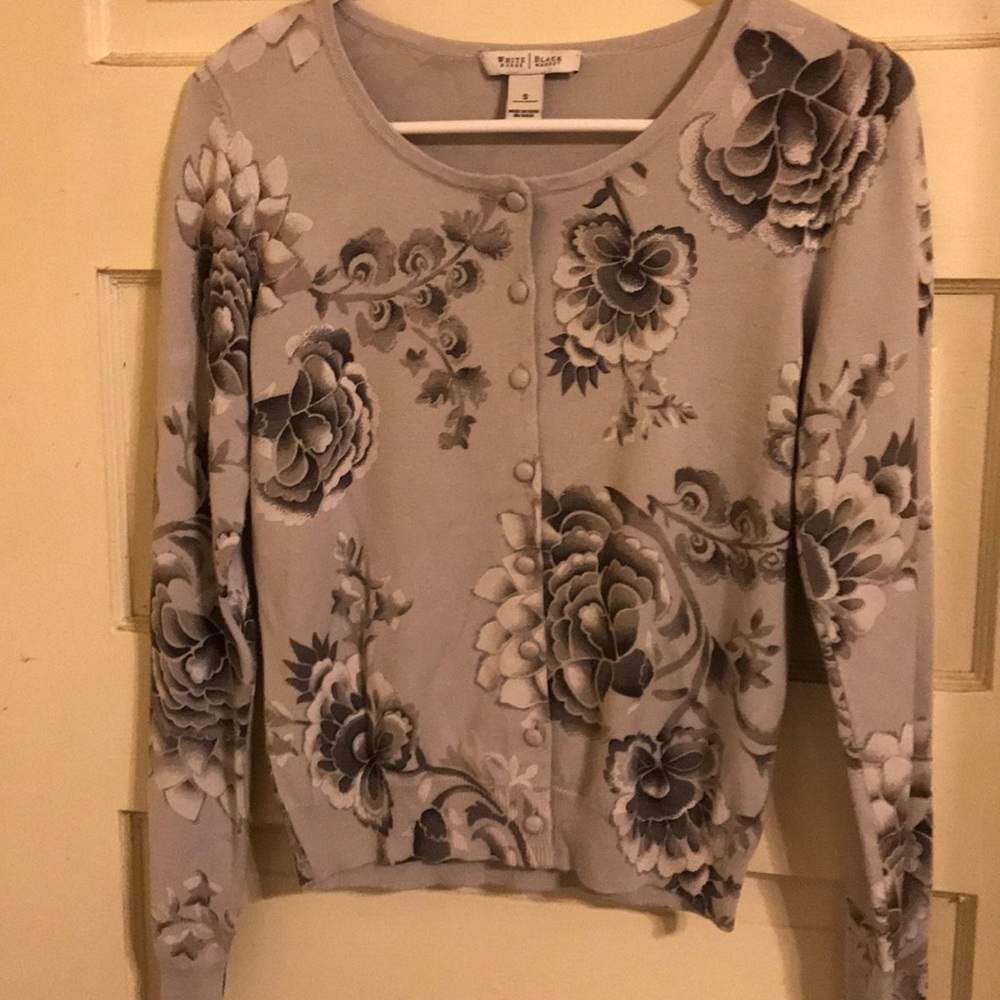 WhiteHouse-Black Market Cardigan